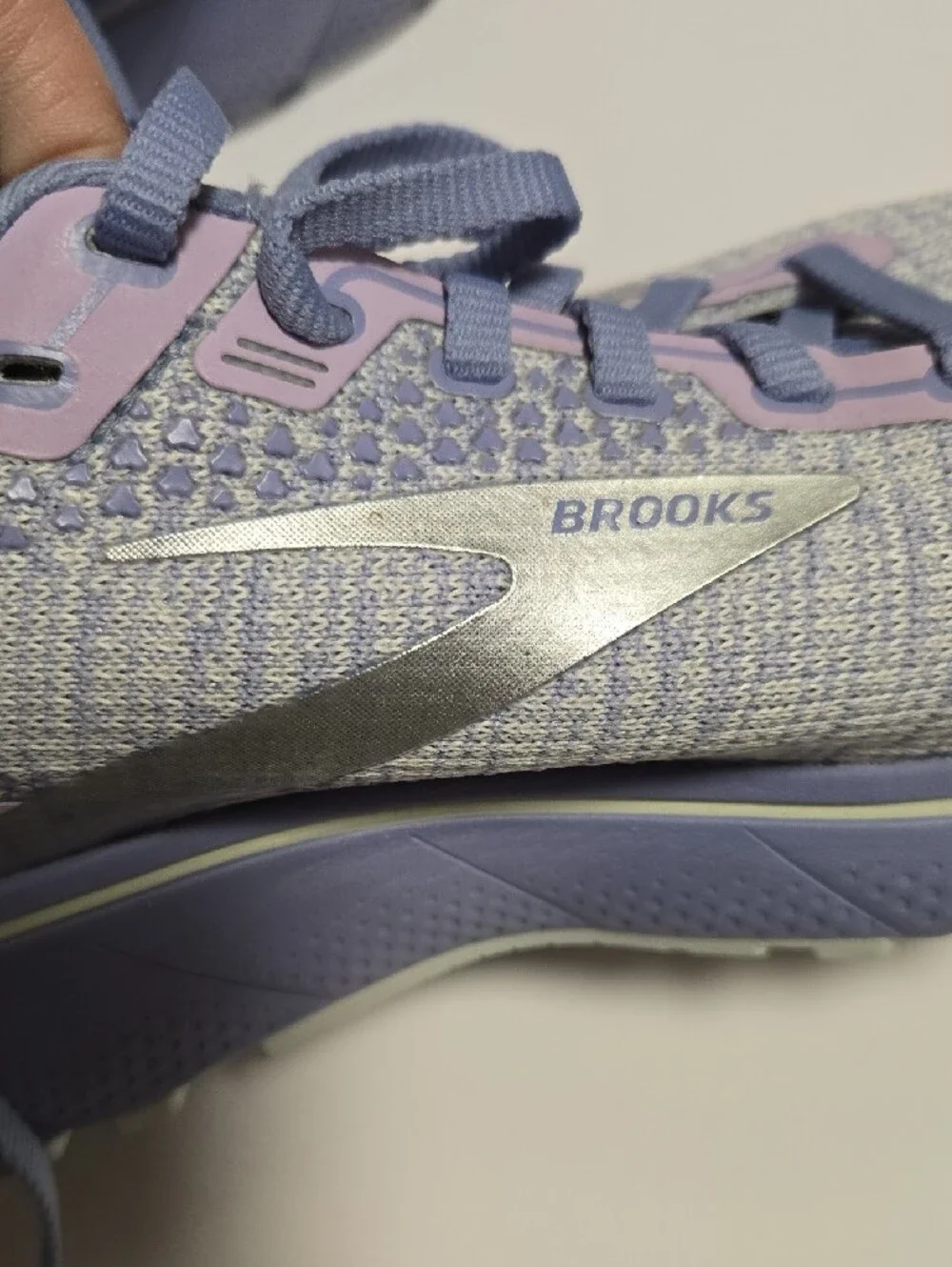 Brooks Ghost 14 Women’s Light Purple and Silver Athletic Running Shoes Size 10